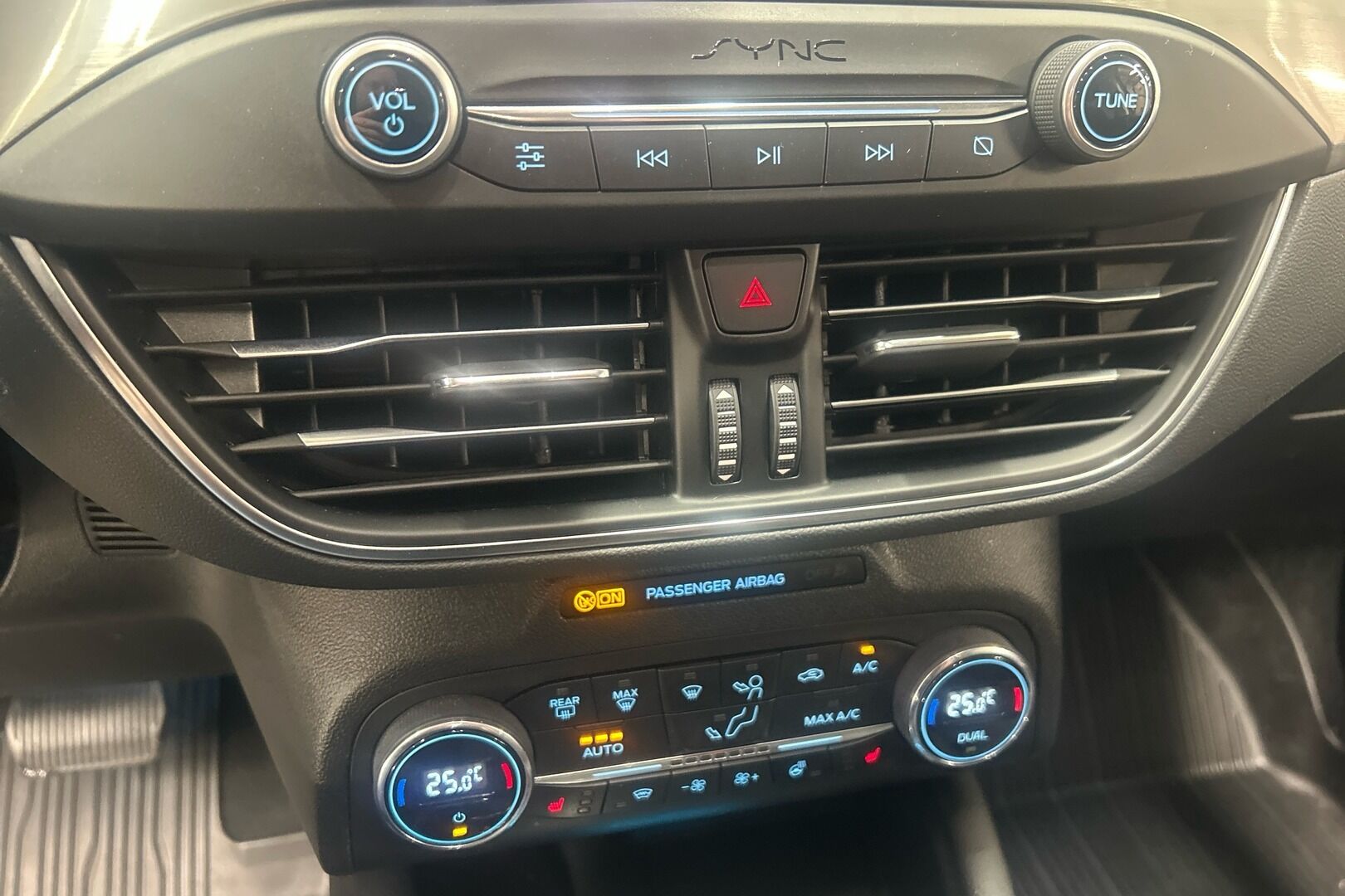 Ford Focus iso kuva 19