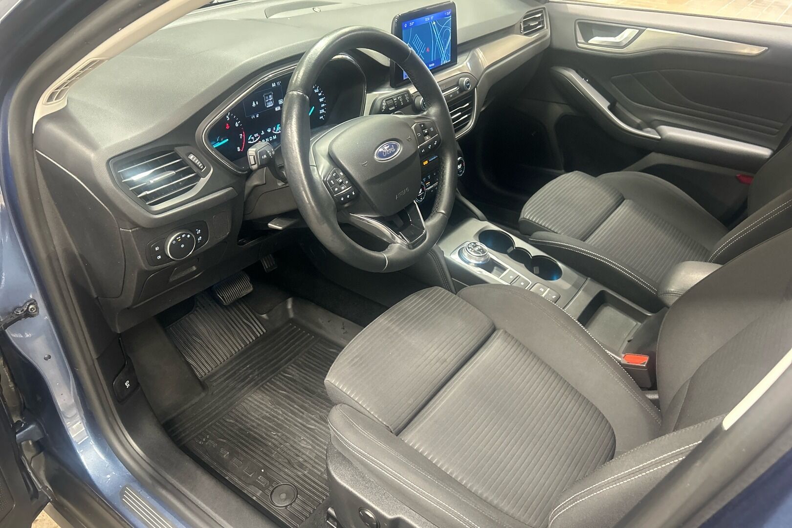 Ford Focus iso kuva 5