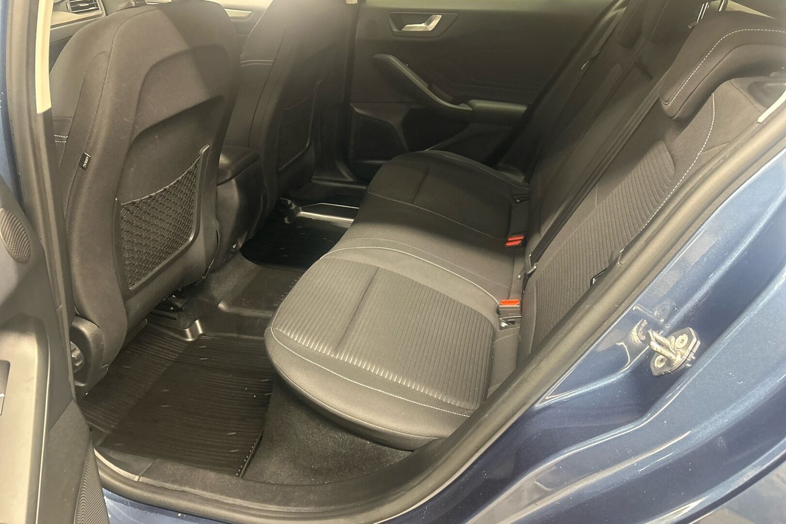 Ford Focus iso kuva 6