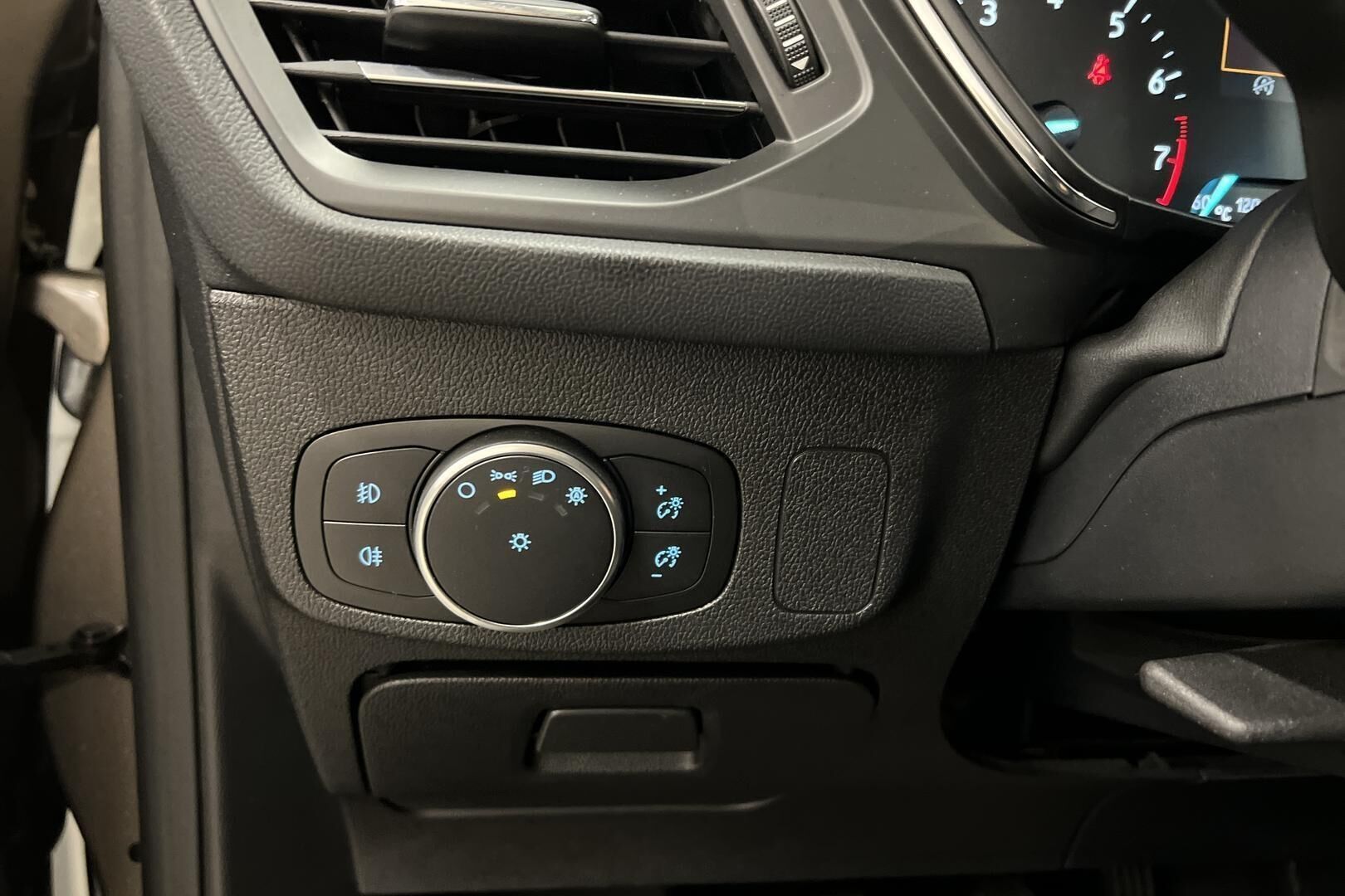 Ford Focus iso kuva 20