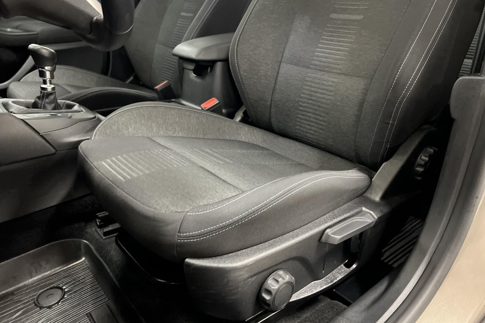 Ford Focus iso kuva 21