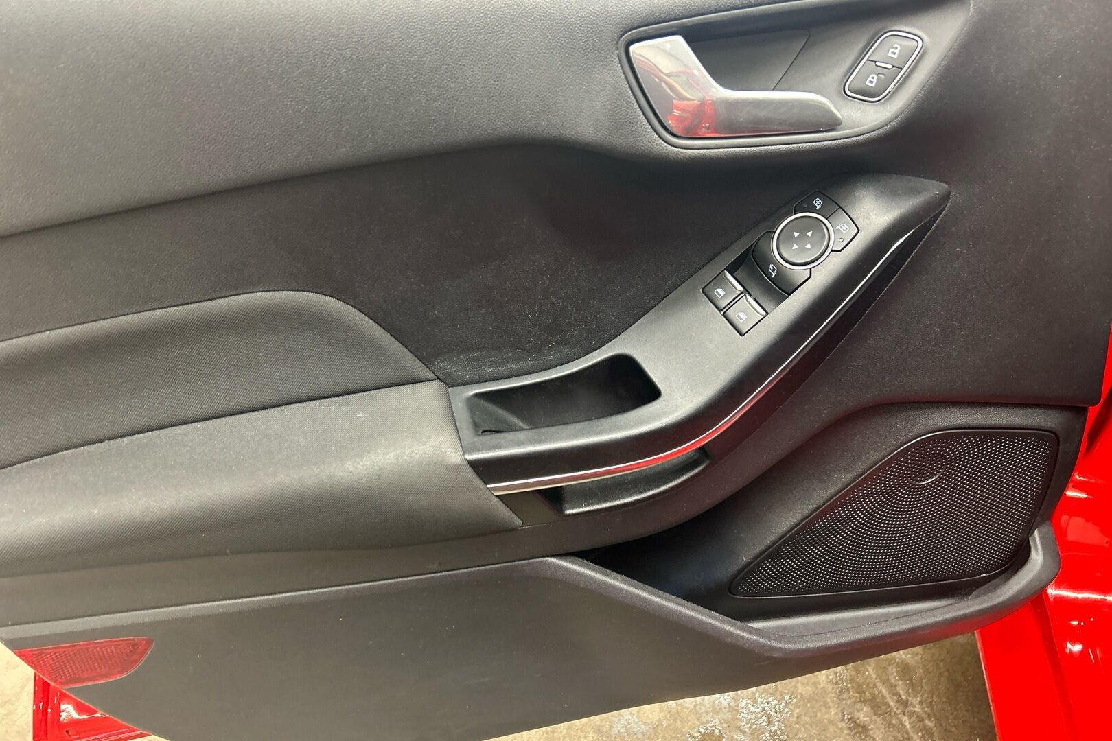 Ford Fiesta iso kuva 11