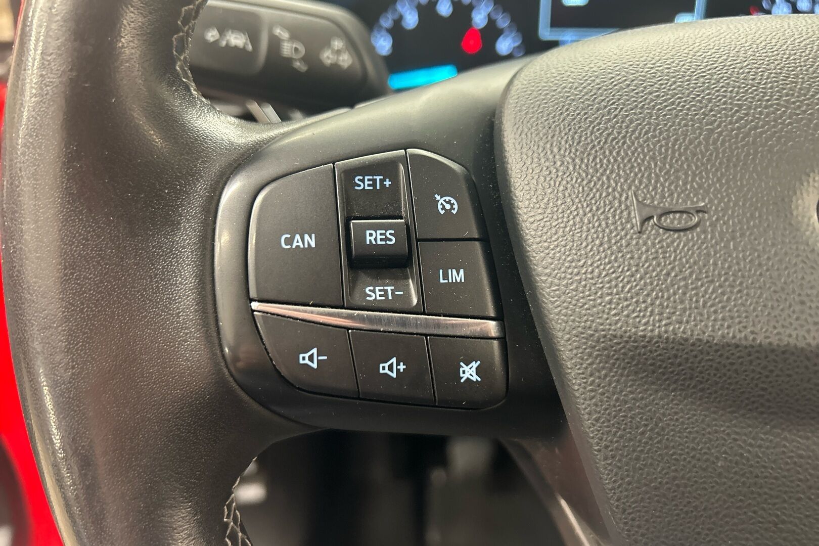 Ford Fiesta iso kuva 13