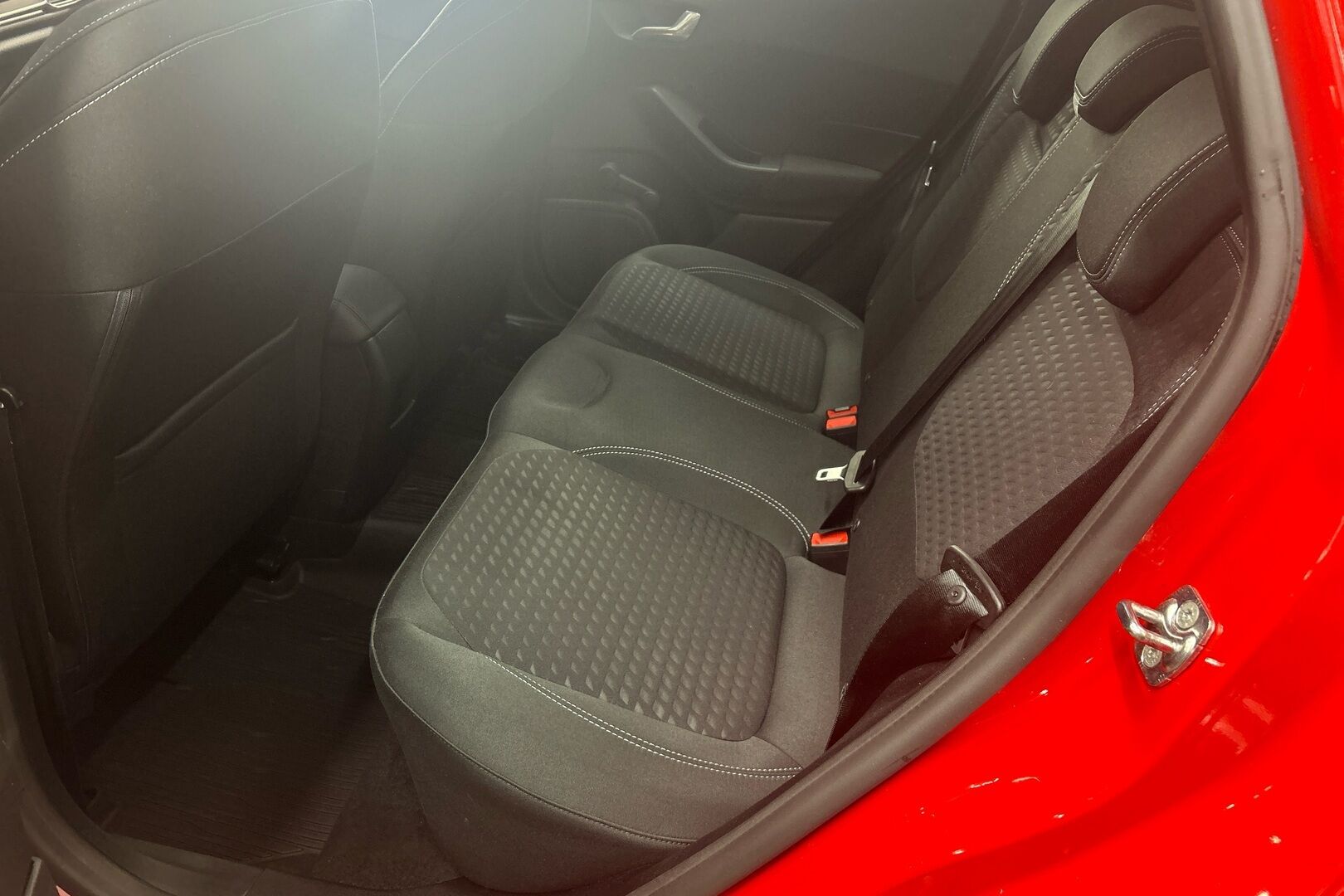 Ford Fiesta iso kuva 8