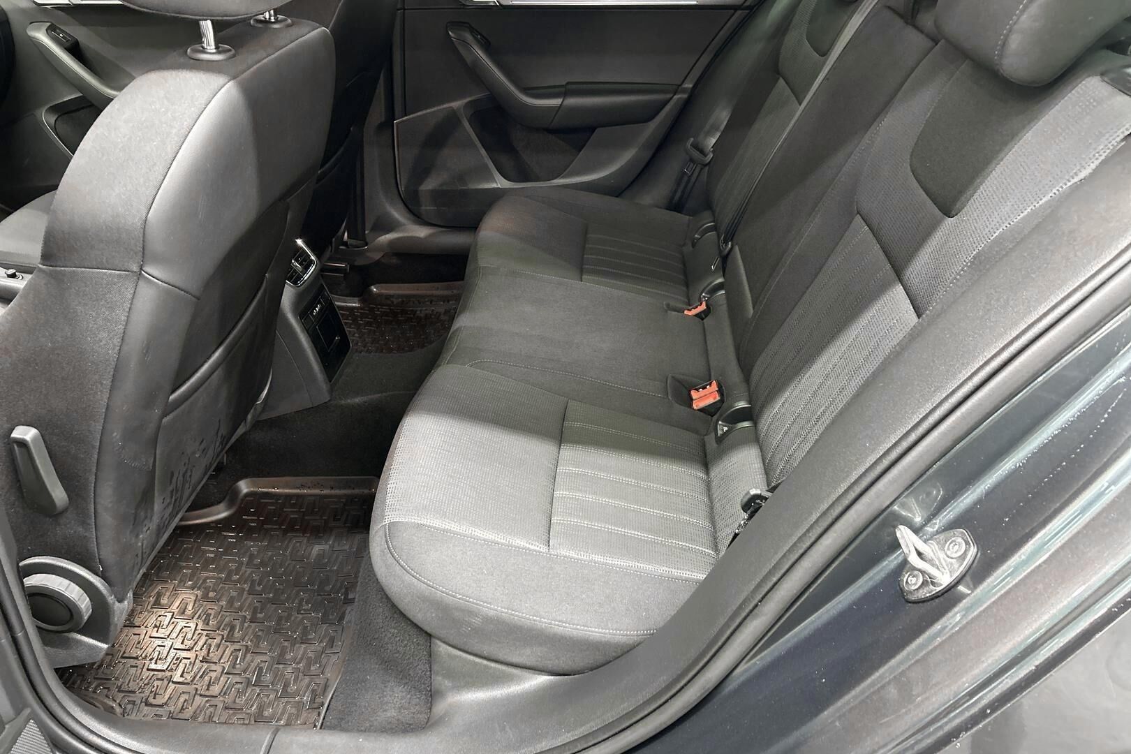 Skoda Octavia iso kuva 6