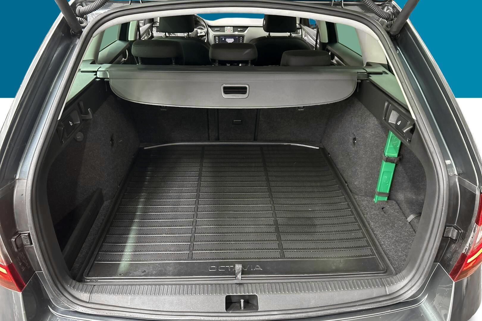 Skoda Octavia iso kuva 8