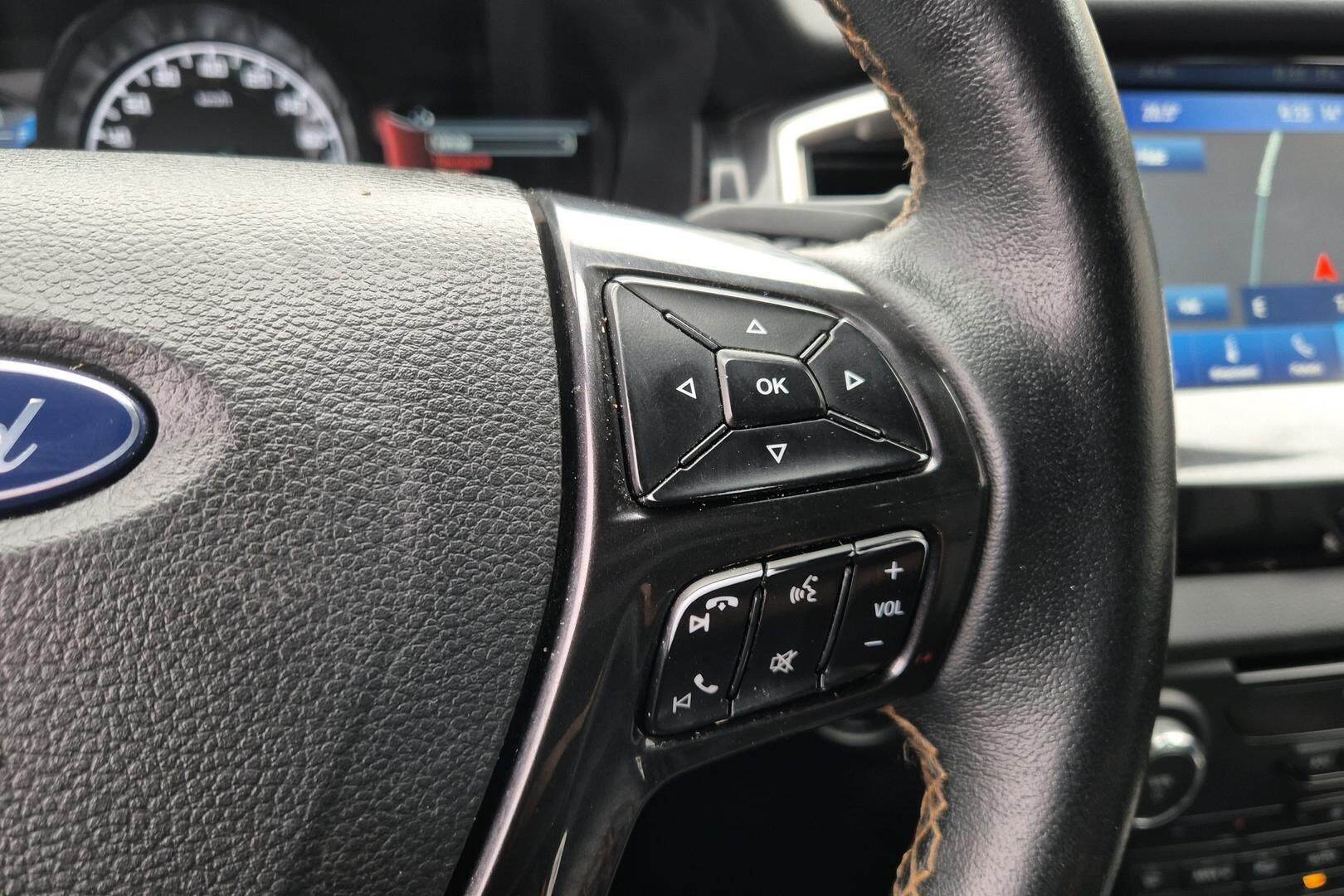 Ford Ranger iso kuva 15