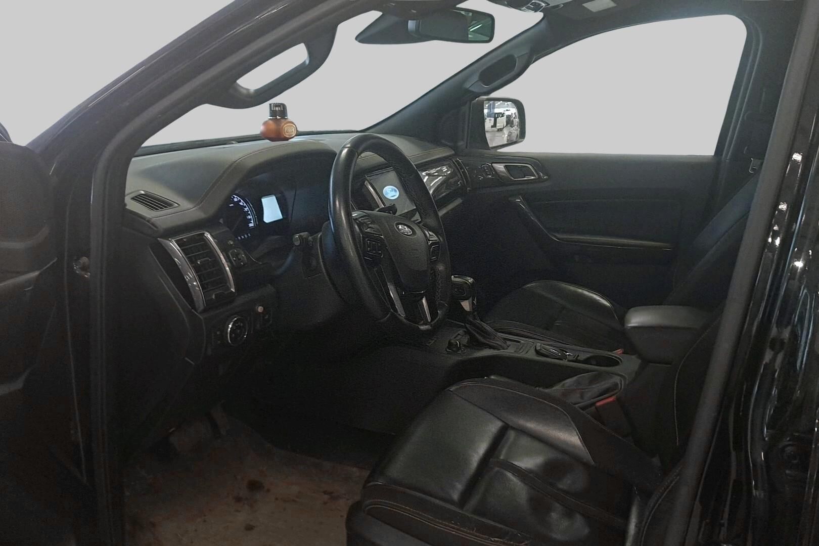 Ford Ranger iso kuva 2