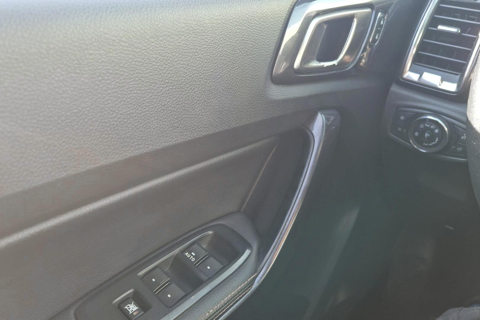 Ford Ranger iso kuva 20