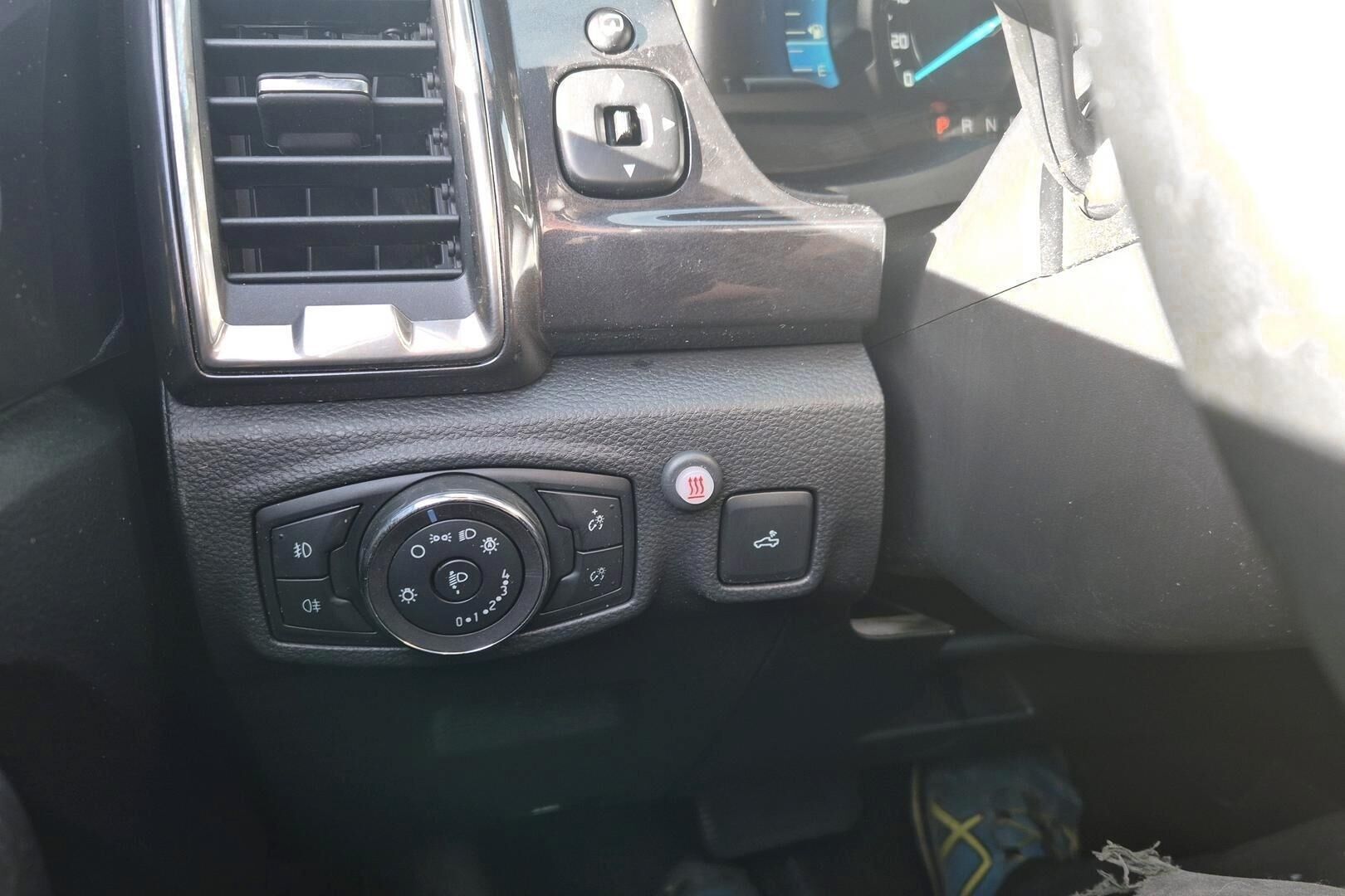 Ford Ranger iso kuva 21