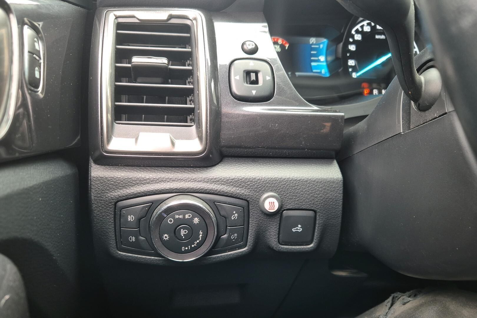 Ford Ranger iso kuva 18