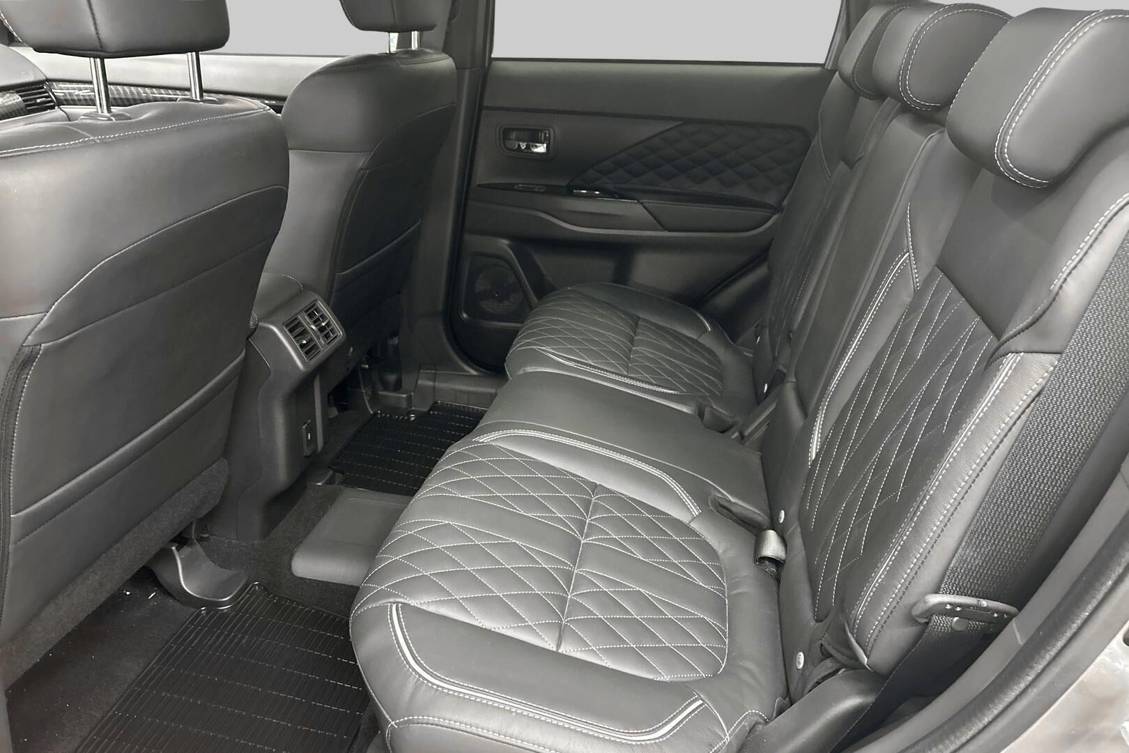 Mitsubishi Outlander PHEV iso kuva 10