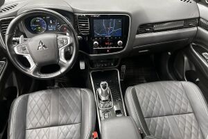 Mitsubishi Outlander PHEV esikatselu 11