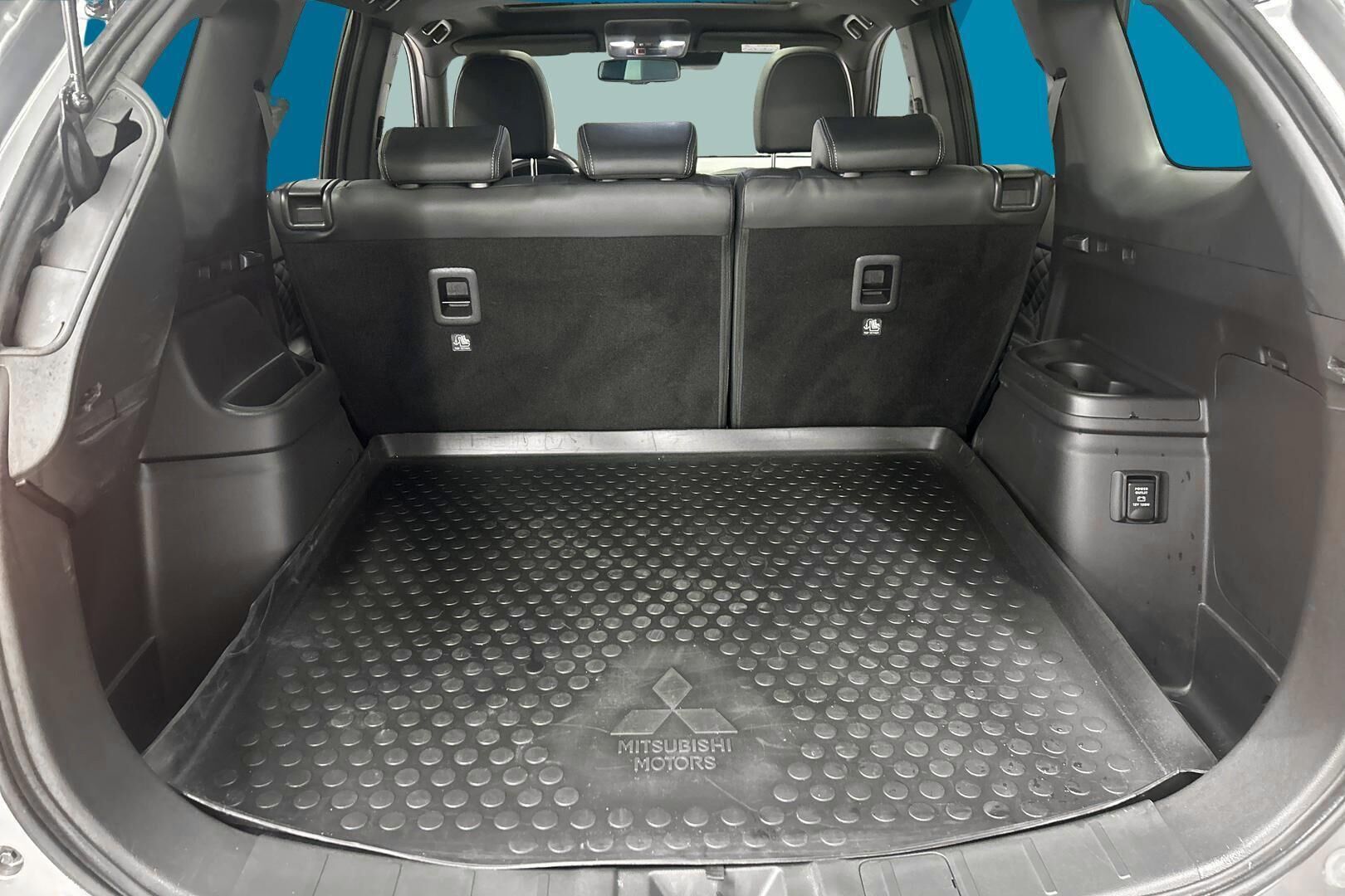 Mitsubishi Outlander PHEV iso kuva 12