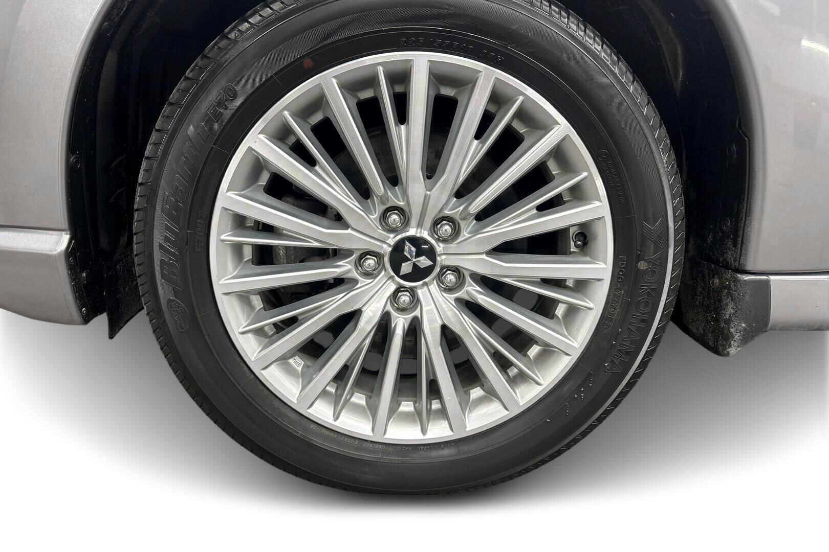 Mitsubishi Outlander PHEV iso kuva 13