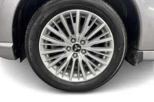 Mitsubishi Outlander PHEV esikatselu 13