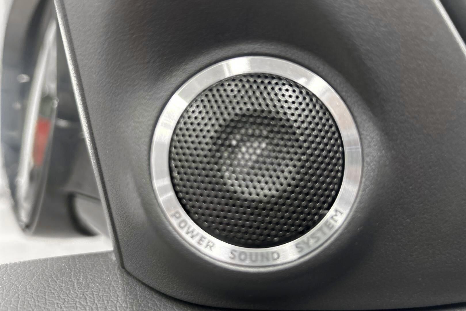 Mitsubishi Outlander PHEV iso kuva 23
