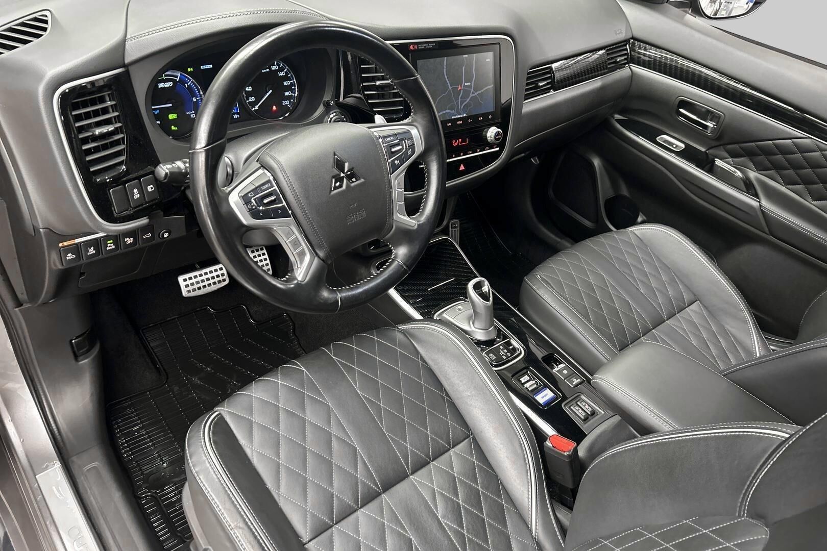 Mitsubishi Outlander PHEV iso kuva 9
