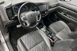 Mitsubishi Outlander PHEV esikatselu 9
