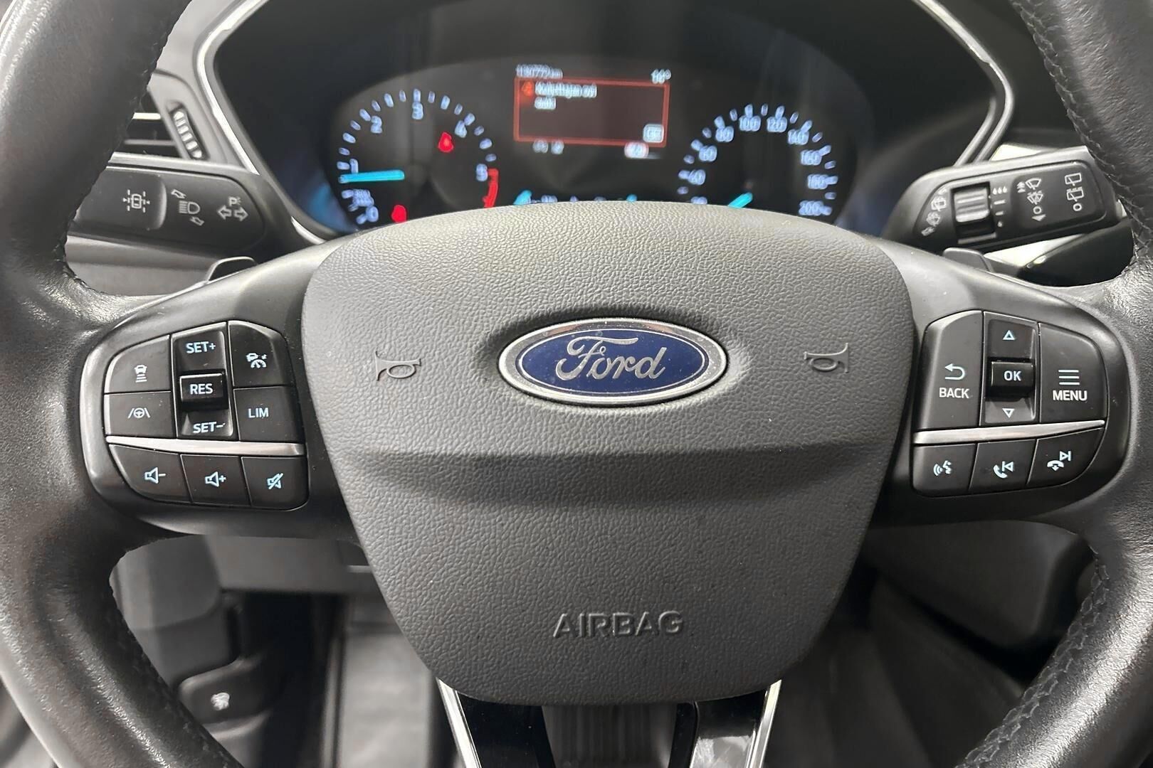 Ford Kuga iso kuva 24
