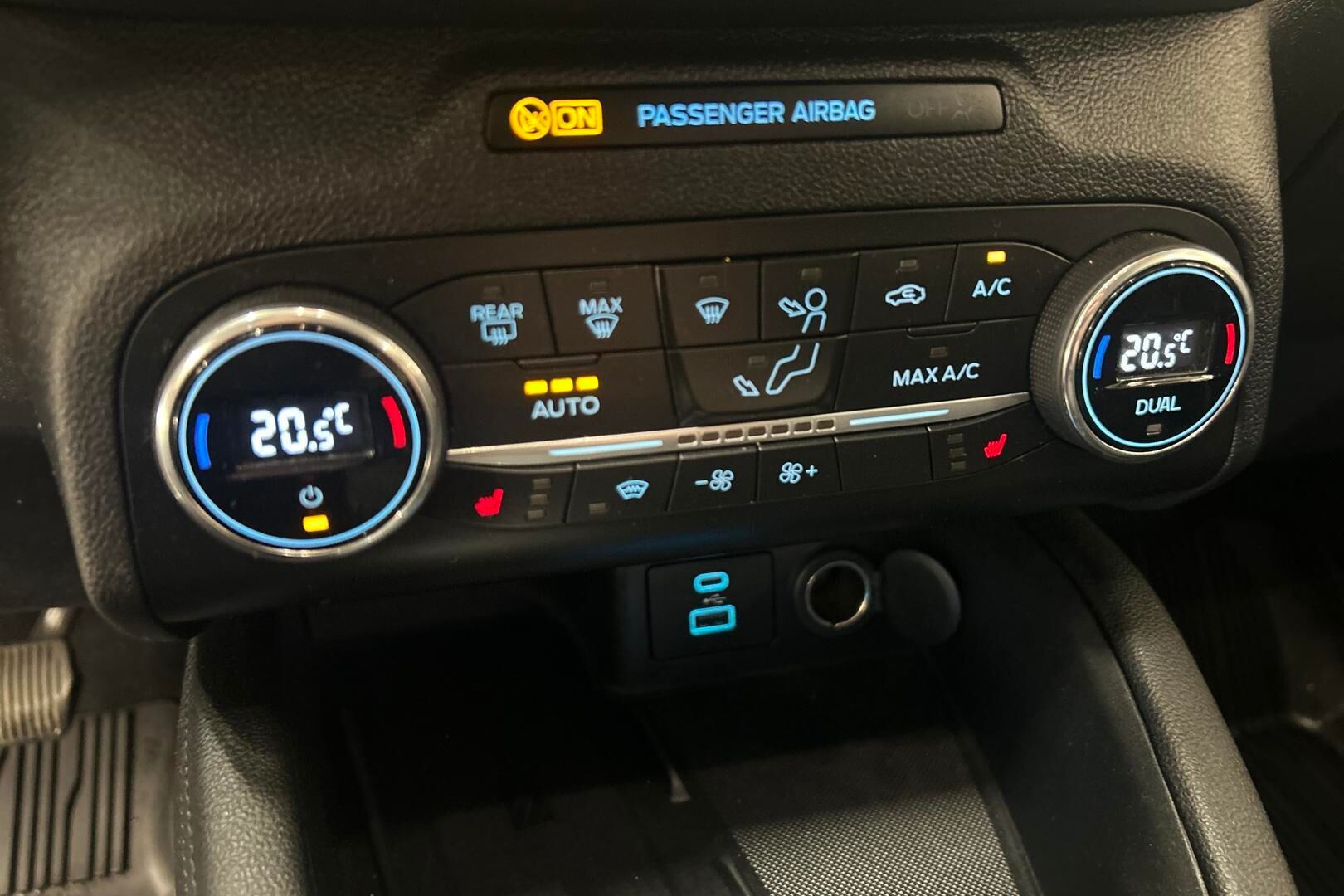 Ford Kuga iso kuva 18