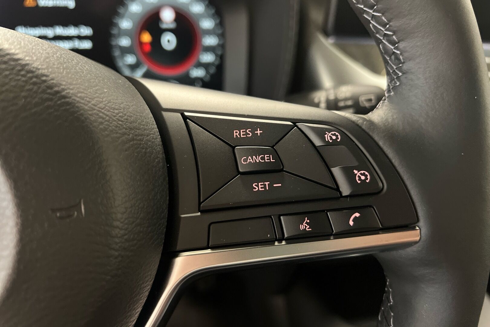 Nissan Juke iso kuva 14