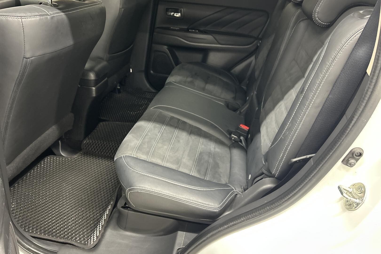Mitsubishi Outlander PHEV iso kuva 10