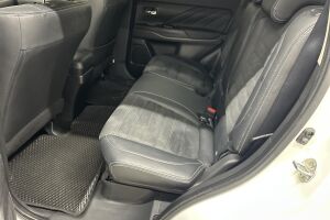 Mitsubishi Outlander PHEV esikatselu 10