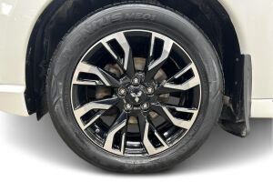 Mitsubishi Outlander PHEV esikatselu 13