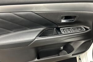 Mitsubishi Outlander PHEV esikatselu 14