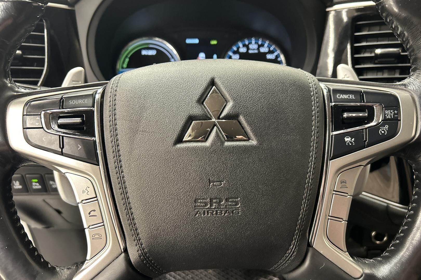 Mitsubishi Outlander PHEV iso kuva 18