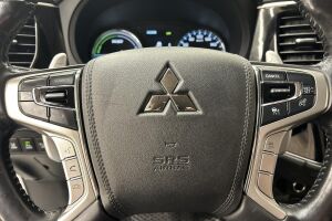 Mitsubishi Outlander PHEV esikatselu 18