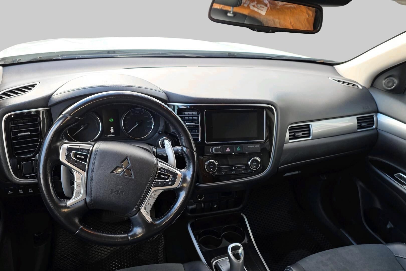 Mitsubishi Outlander PHEV iso kuva 2