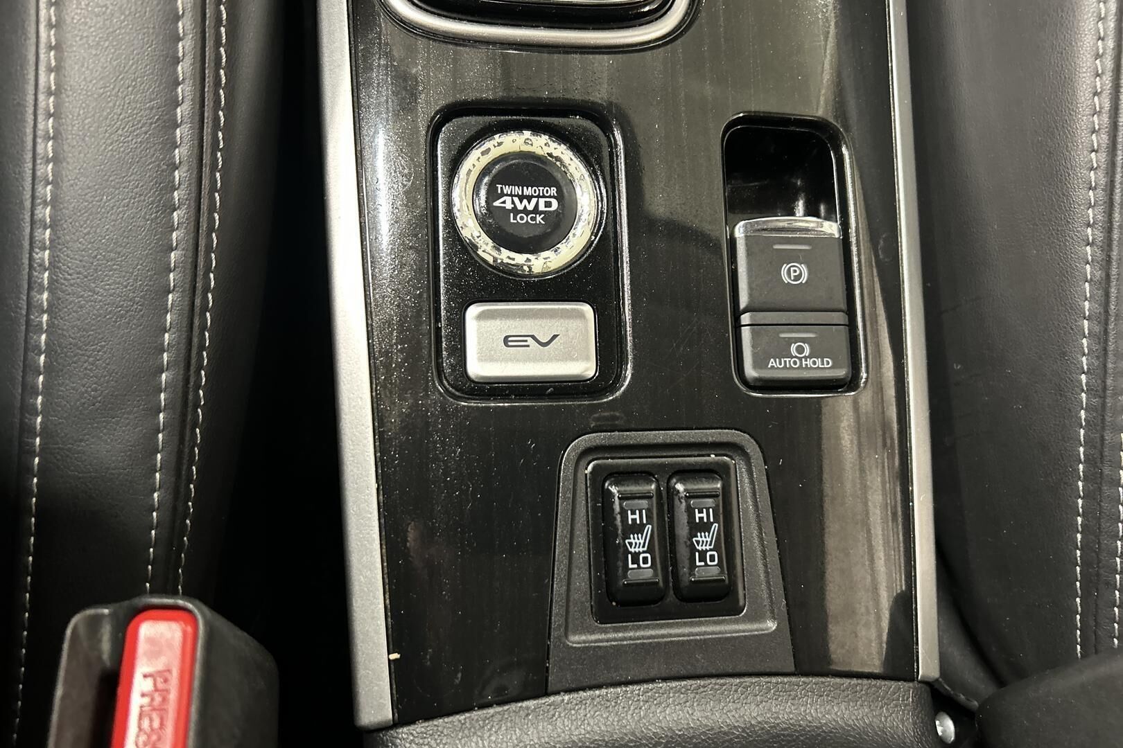 Mitsubishi Outlander PHEV iso kuva 22