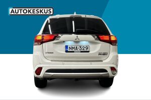 Mitsubishi Outlander PHEV esikatselu 6