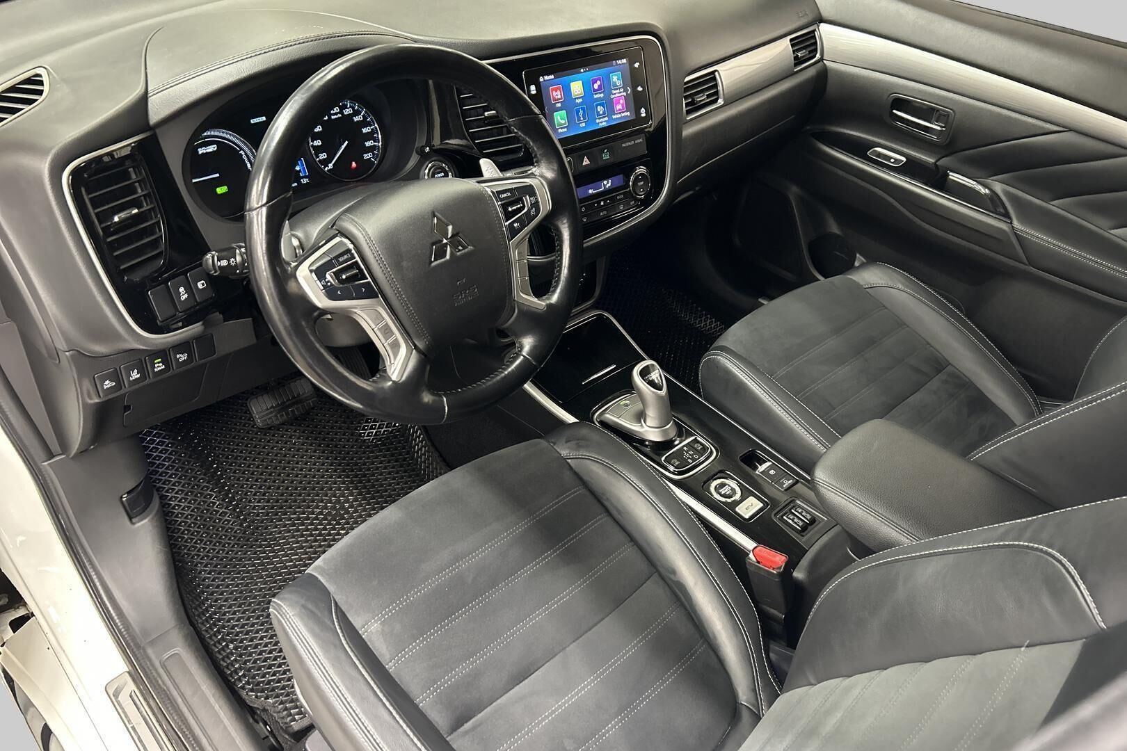 Mitsubishi Outlander PHEV iso kuva 9