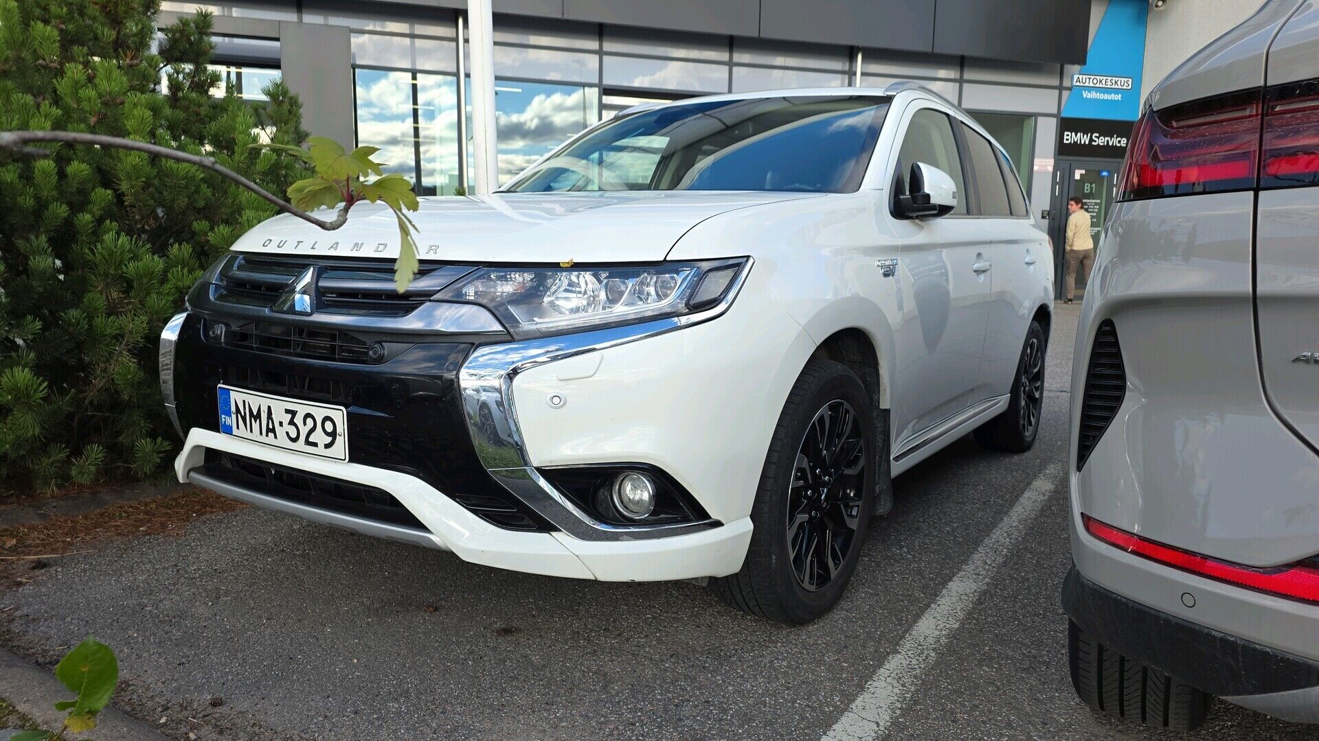 Mitsubishi Outlander PHEV iso kuva 0