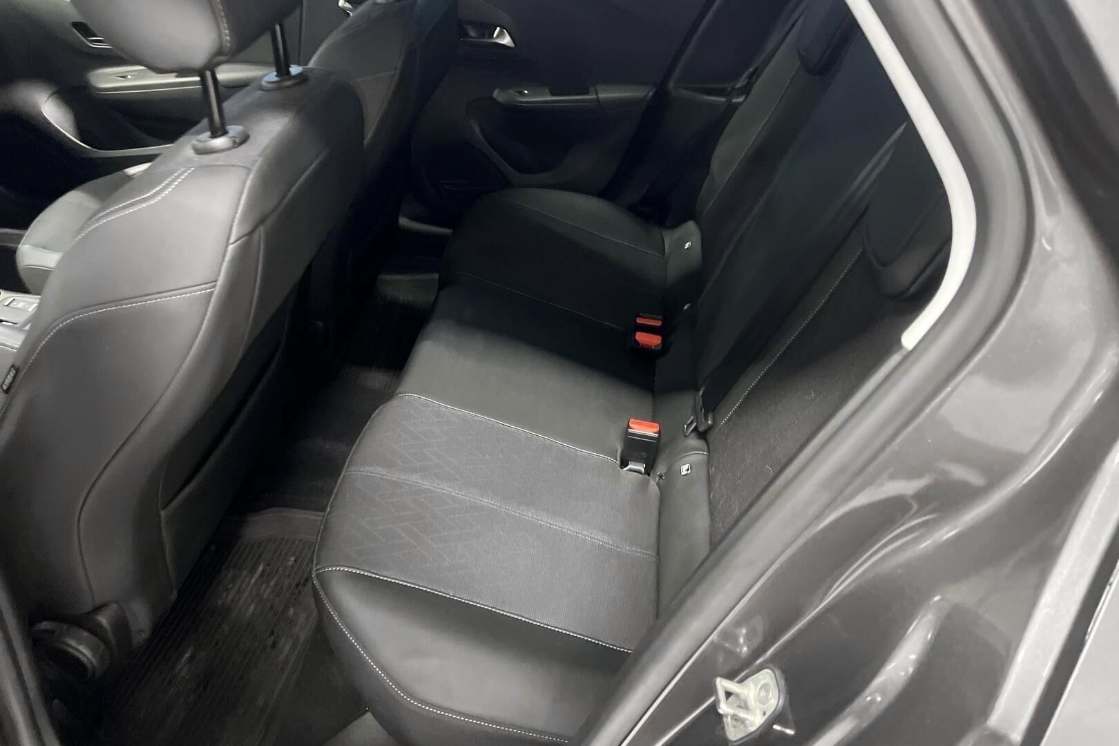 Opel Corsa iso kuva 8