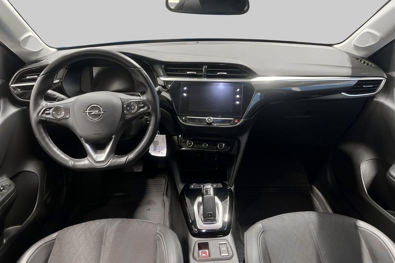 Opel Corsa iso kuva 9