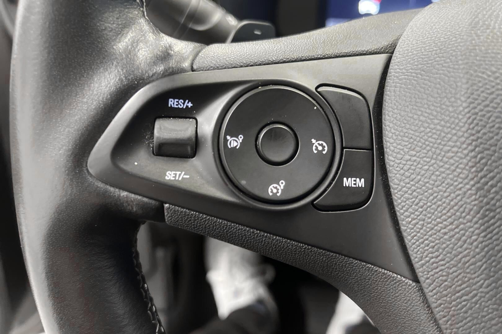 Opel Corsa iso kuva 14