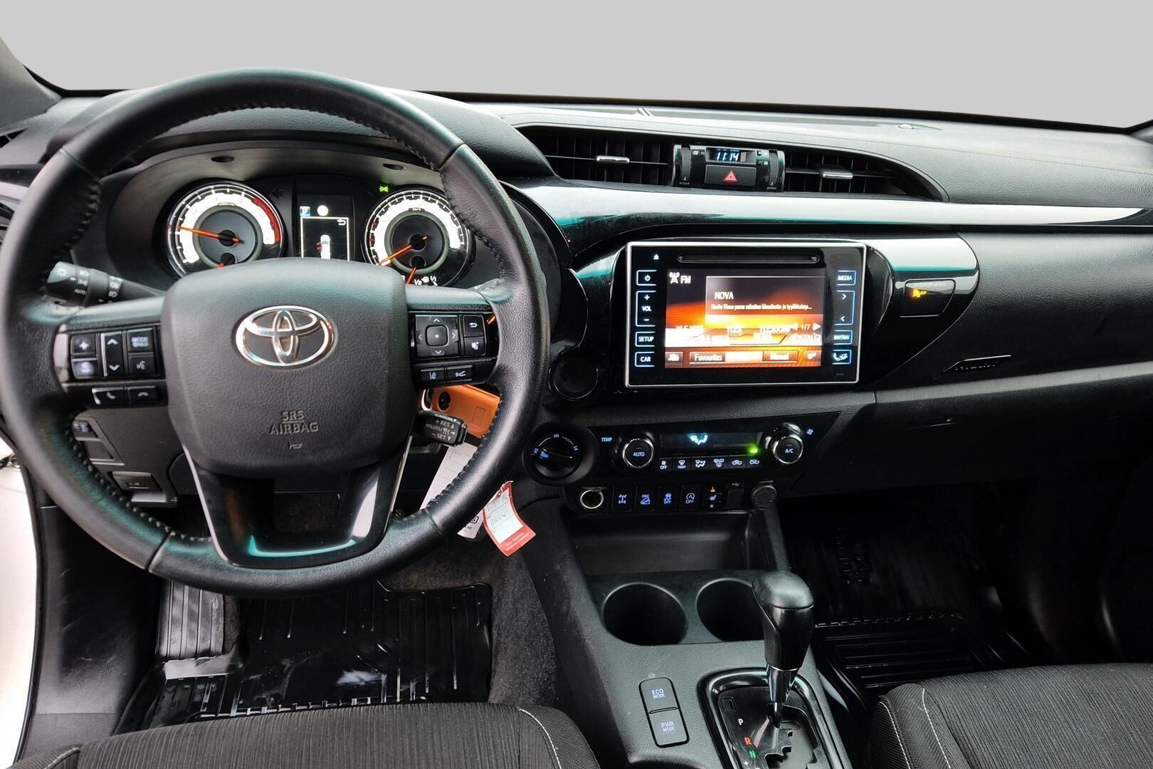 Toyota Hilux iso kuva 17