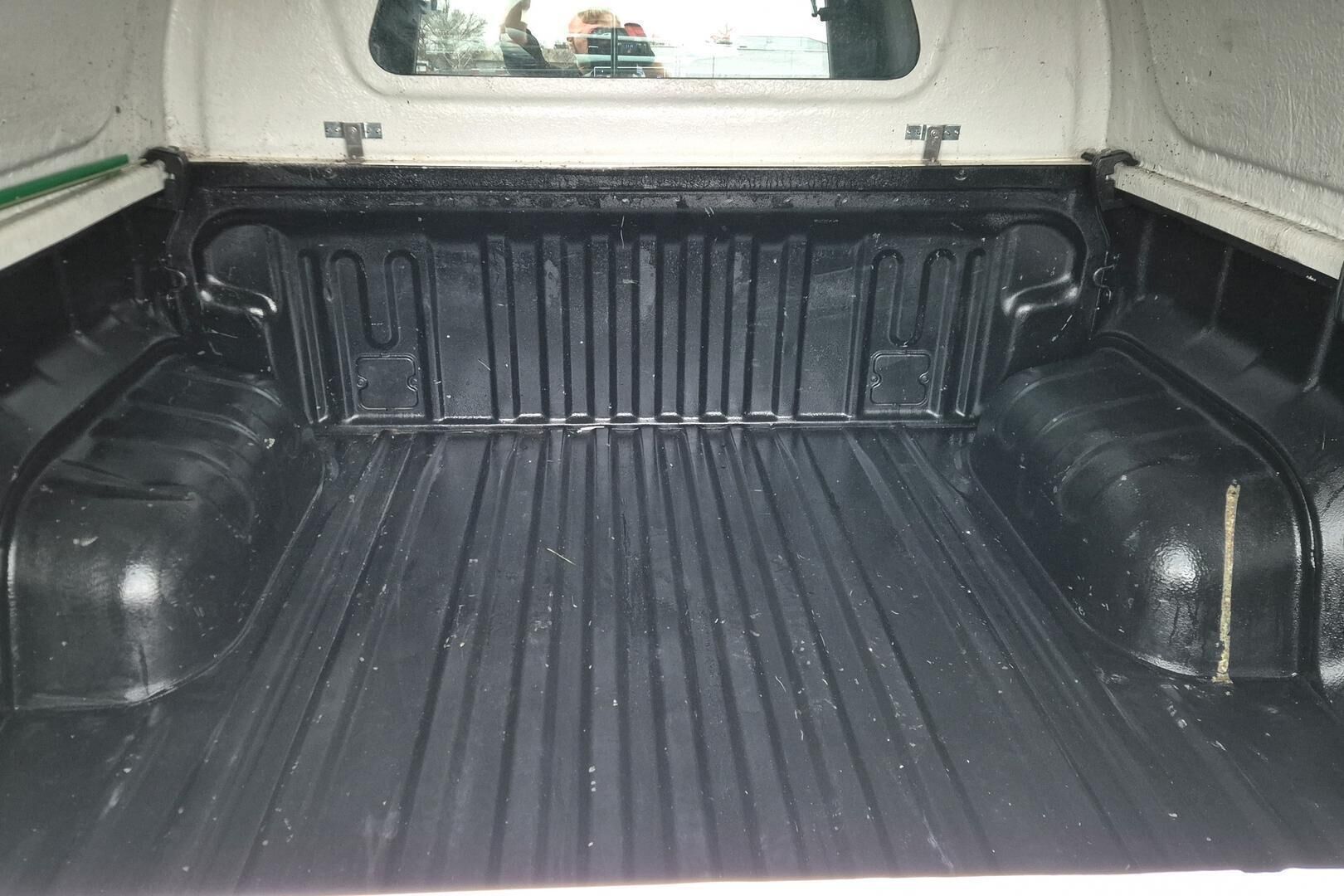 Toyota Hilux iso kuva 18