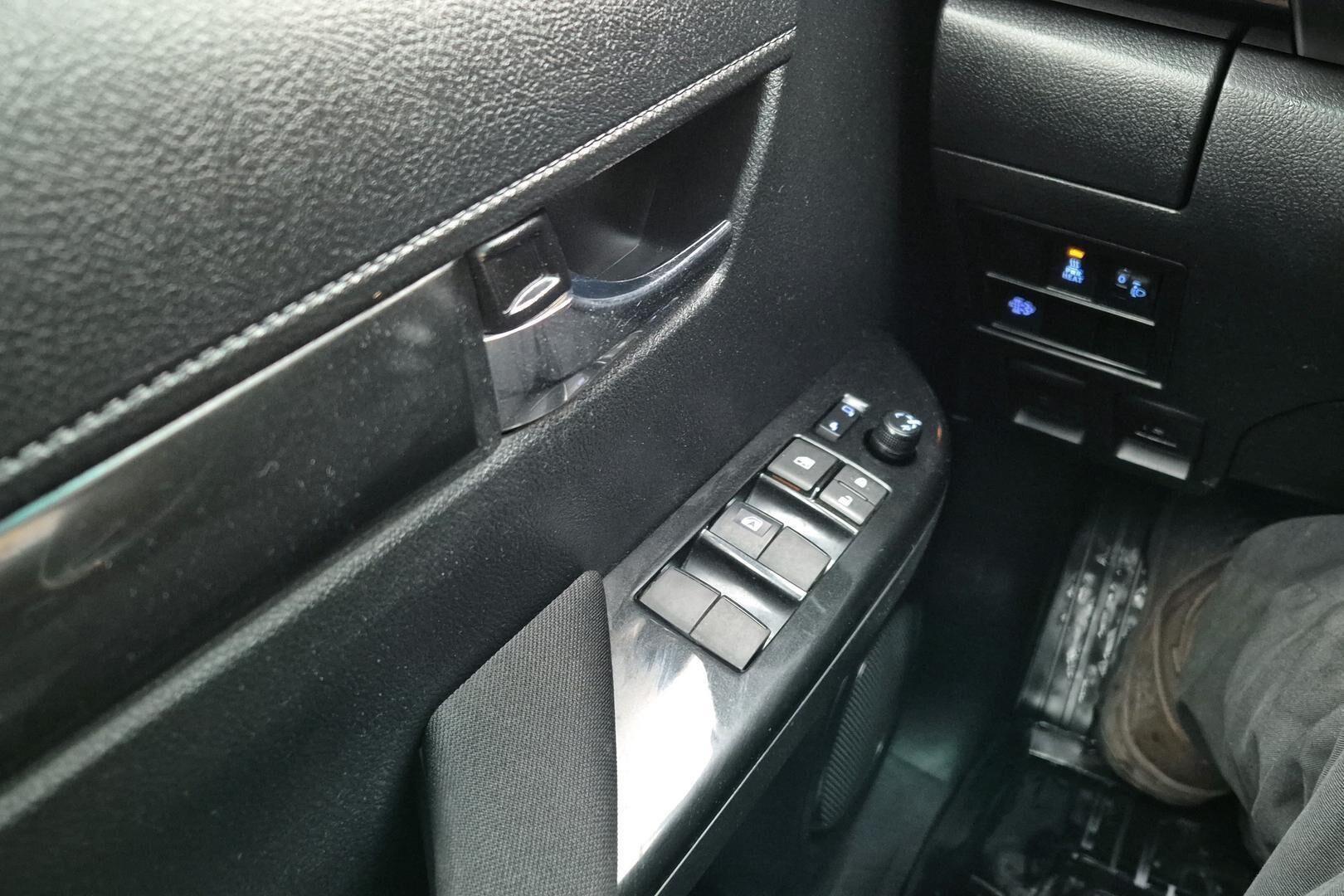 Toyota Hilux iso kuva 8