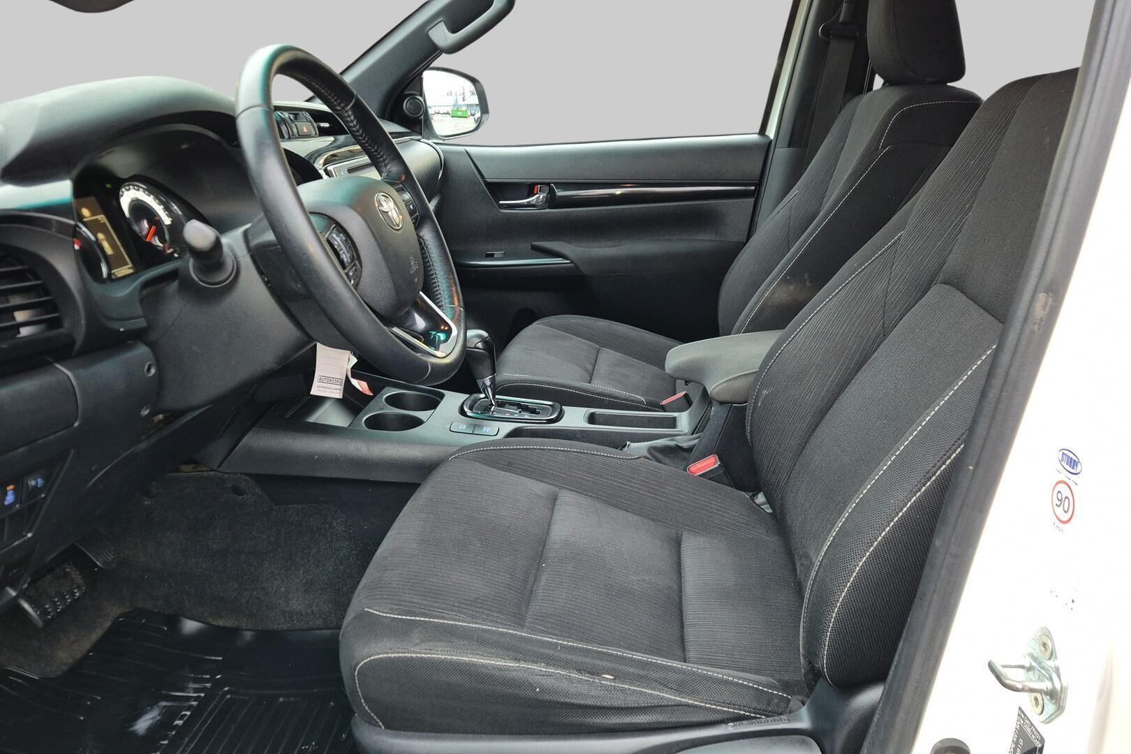 Toyota Hilux iso kuva 5