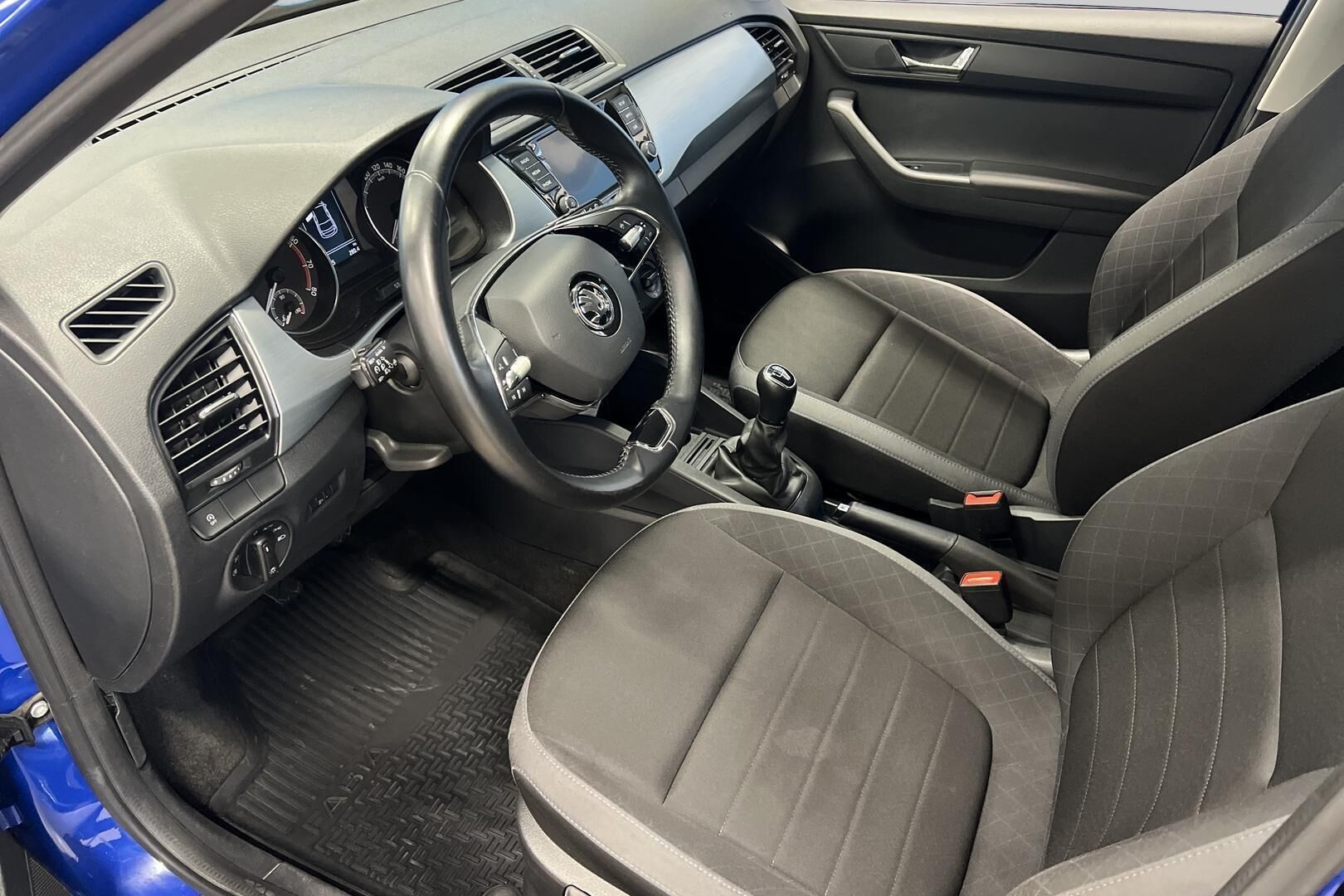 Skoda Fabia iso kuva 10