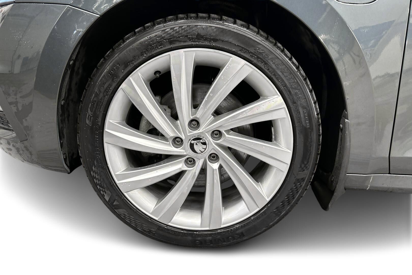 Skoda Octavia iso kuva 18