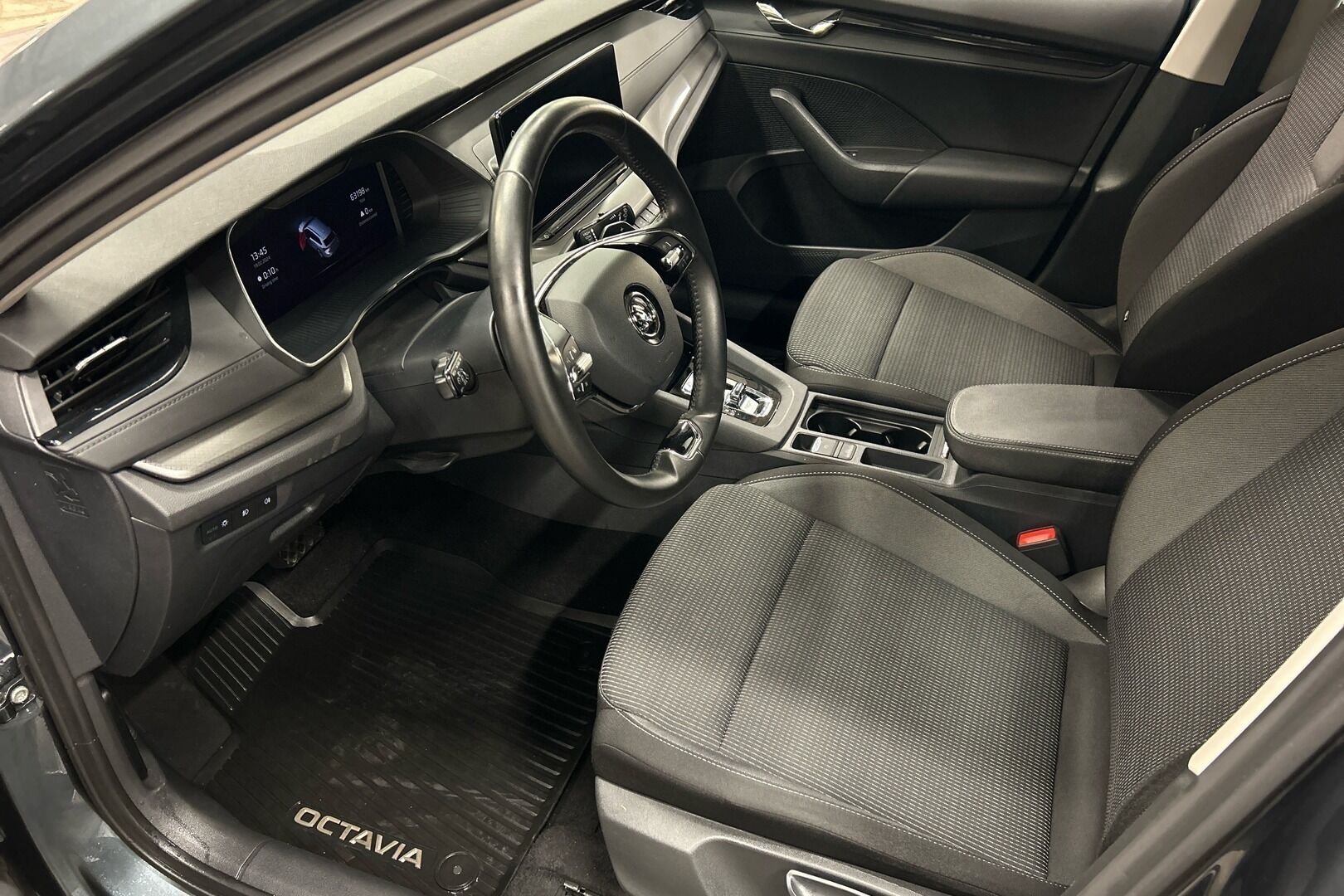 Skoda Octavia iso kuva 8