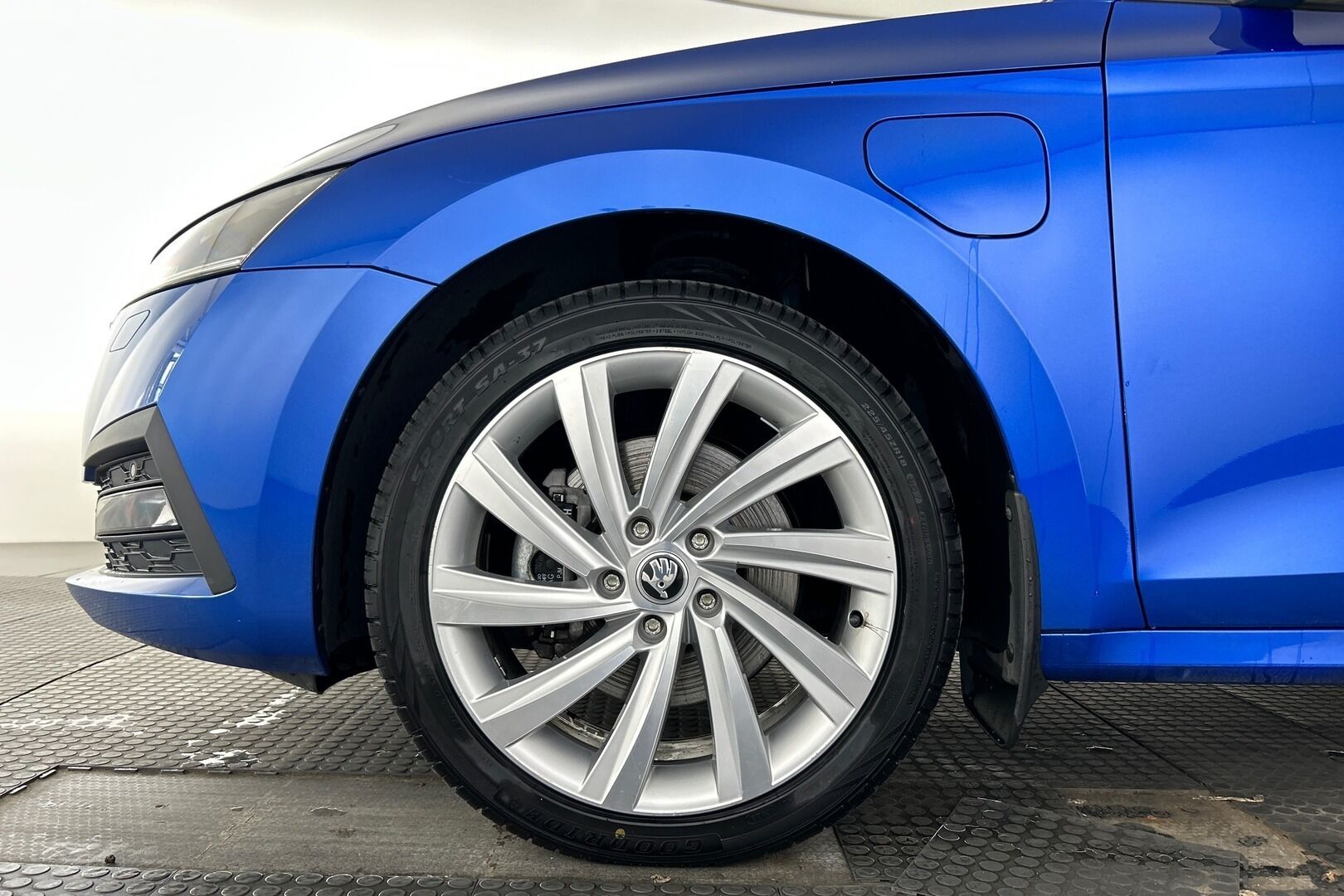 Skoda Octavia iso kuva 11