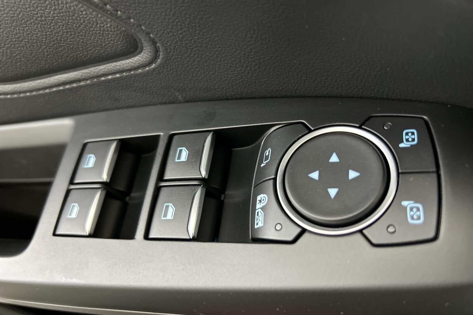 Ford Focus iso kuva 24