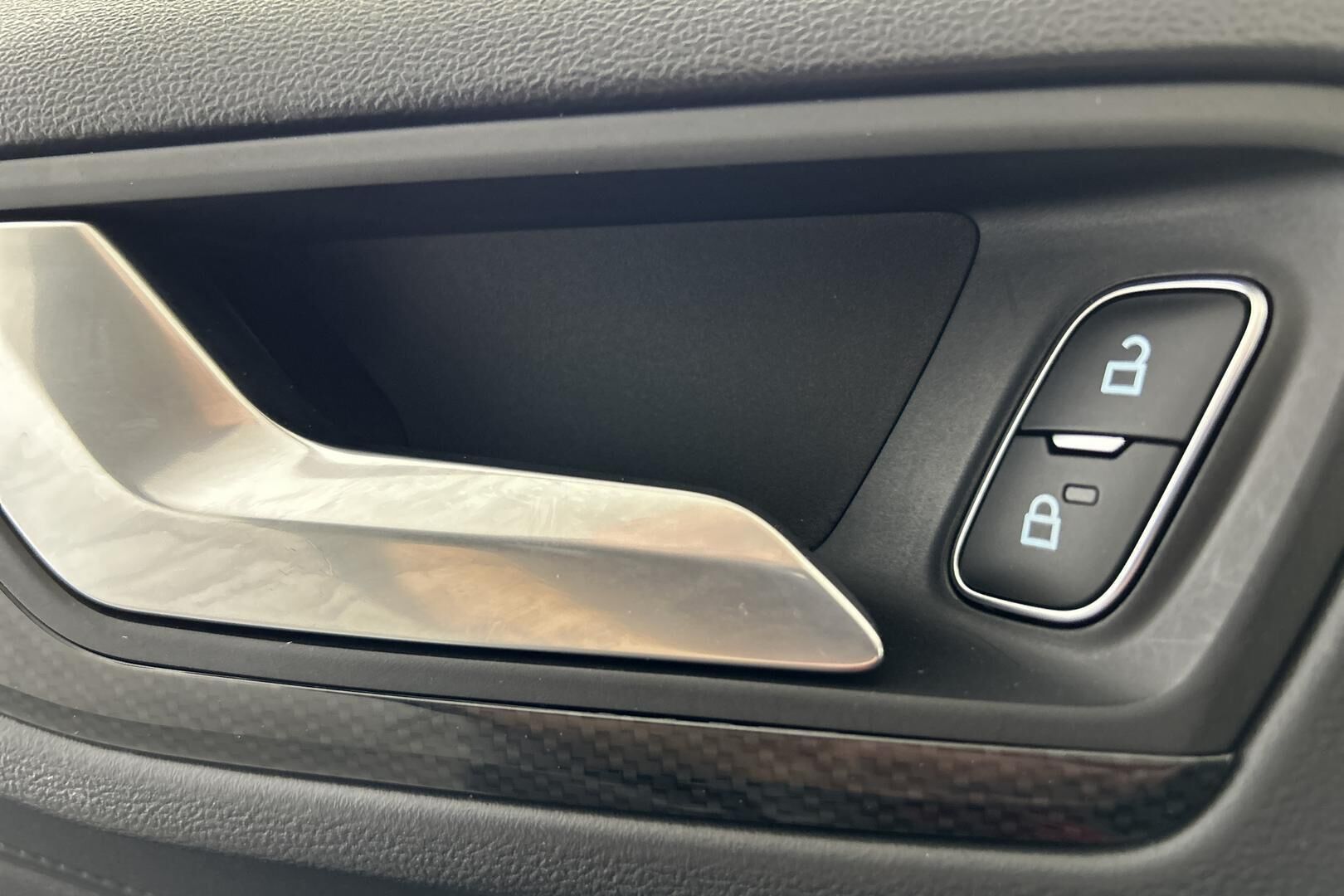 Ford Focus iso kuva 25